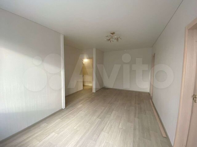 2-к. квартира, 42 м², 3/3 эт.