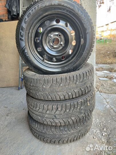 Bridgestone Dueler H/T 688 3.75/8 R15C