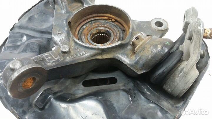 Ступица передняя левая Toyota Avensis AZT250 2005