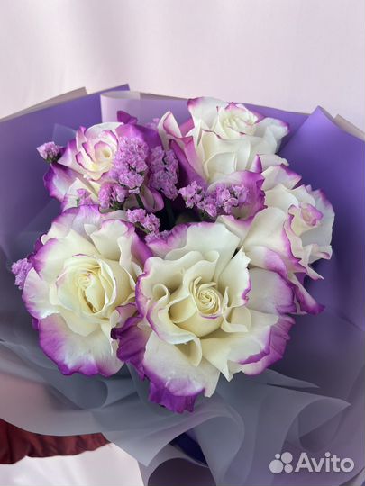 Букет из французских двуцветных крашеных роз