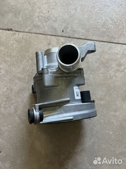 Помпа водянаяна Мерседес w213 w205 w253 w238