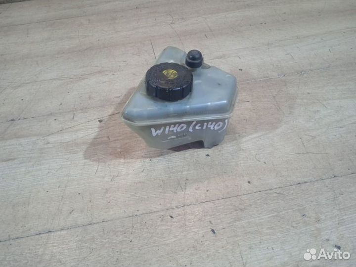 Бачок главного тормозного цилиндра Mercedes-Benz