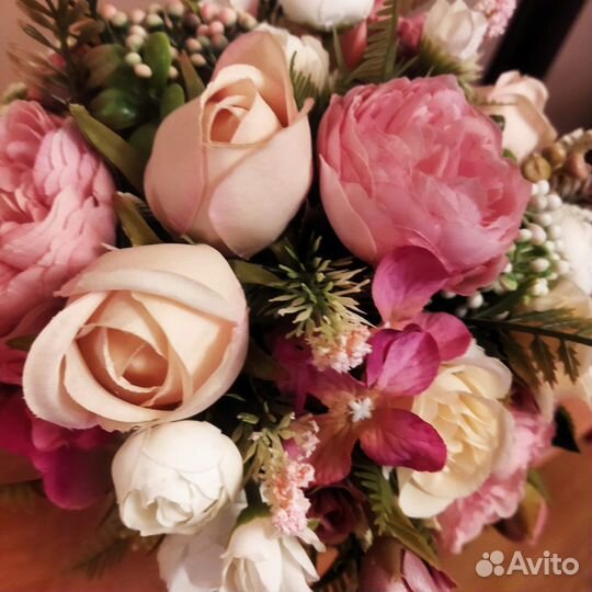 Интерьерные цветы в вазе