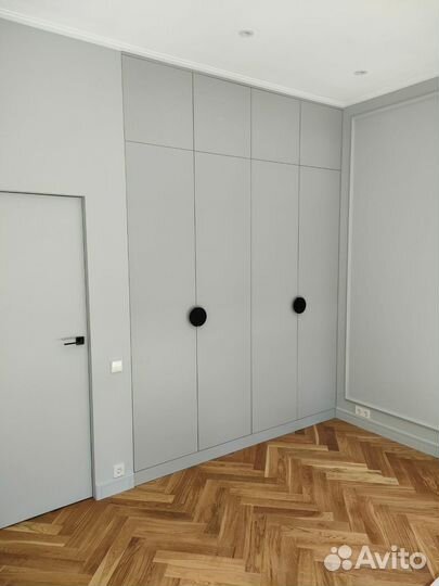 Шкаф с зеркалом