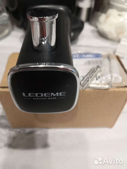 Крючок настенный