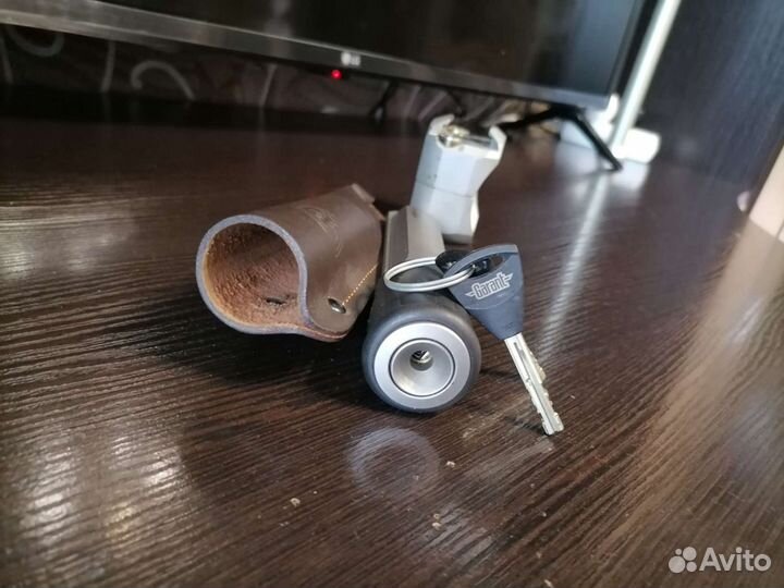 Замок на рулевой вал штыревой Garant