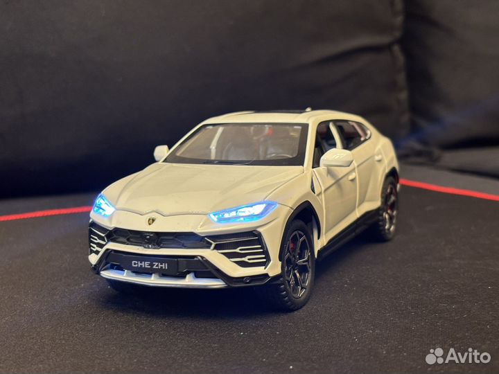 Модель автомобиля Ламборгини Урус 1:24