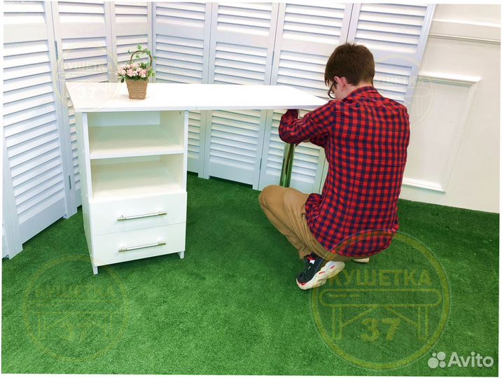 Маникюрный стол