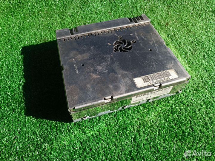 Усилитель звука Mercedes Harman Kardon