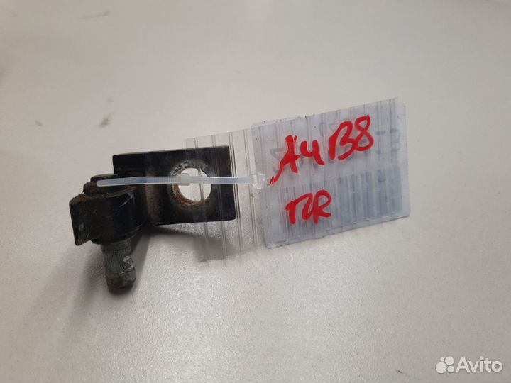 Петля двери передней правой Audi A4 B8 2007-2015