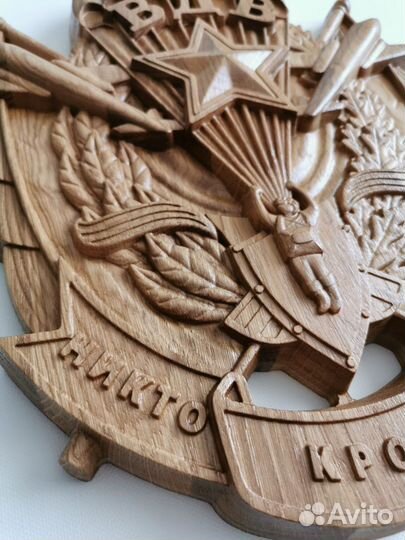 Эмблема из дерева