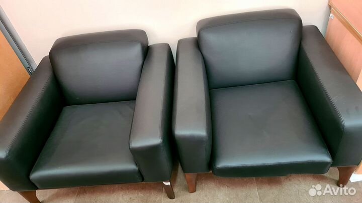 Офисное кожаное кресло