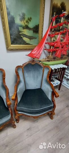 Комплект антикварной мягкой мебели