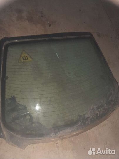 Стекло задние на ауди 80