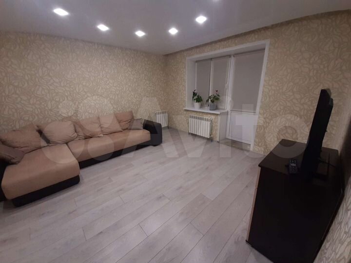 2-к. квартира, 60 м², 1/10 эт.