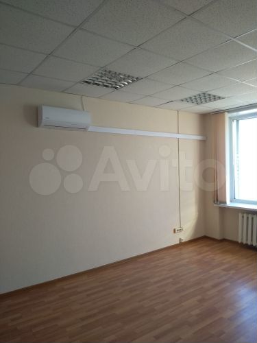 Офис в бц на ул.Фабричная, 4 этаж. 27 м2 - без ком