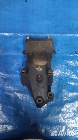 Кронштейн опоры двигателя передний правый Aveo