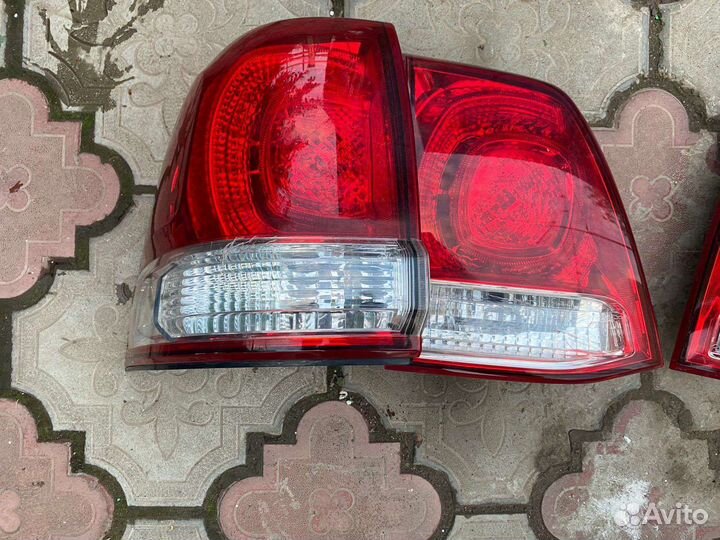 Задние фонари Toyota LC-200