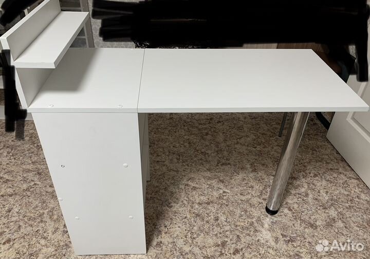 Маникюрный стол