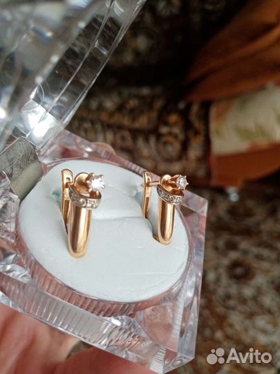 Золотые серьги
