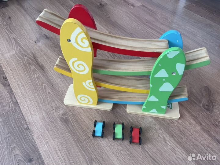 Деревянные машинки с горкой