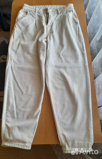 Джинсы-бананы женские