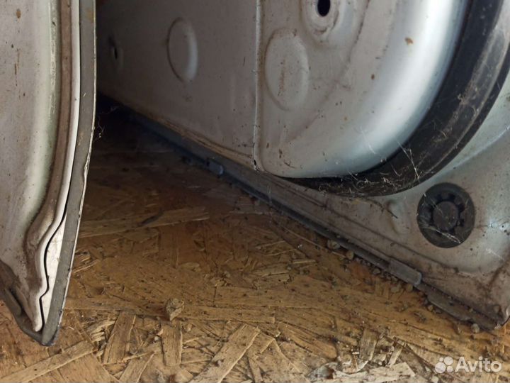 Дверь левая правая toyota ipsum sxm 10