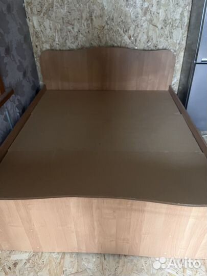 Двуспальная кровать