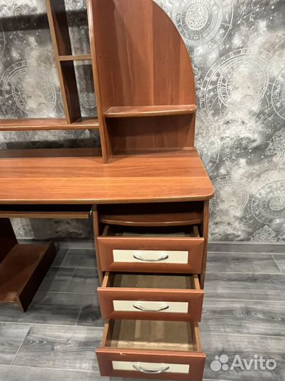 Компьютерный стол