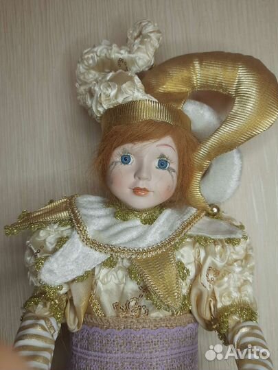 Продам музыкального фарфорового клоуна