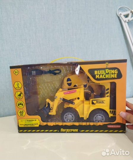 Новый Погрузчик на пульте управления