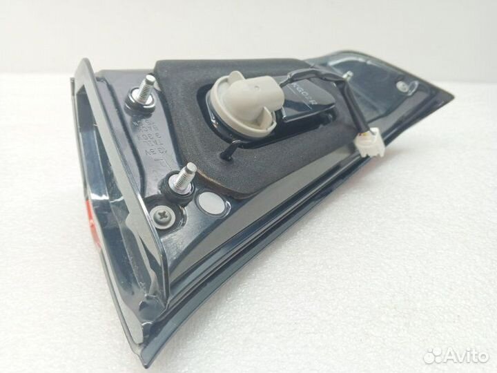 Фонарь крышки багажника (внутренний) задний левый