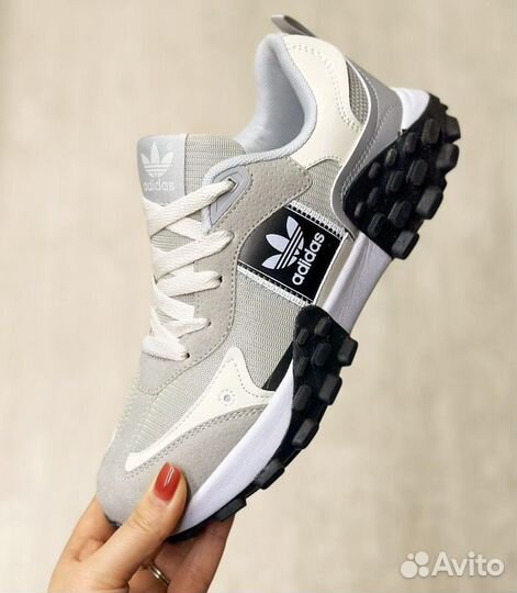 Кроссовки adidas подростковые новые