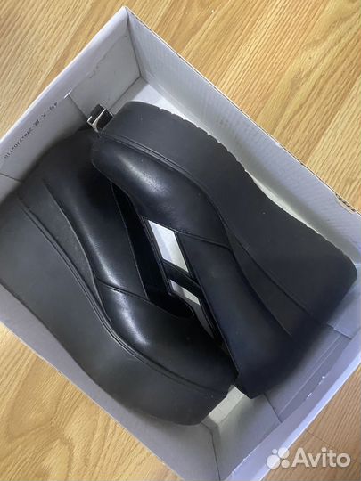 Женская одежда и обувь