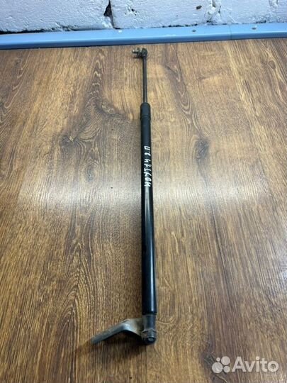 Упор крышки багажника задний правый Nissan Note