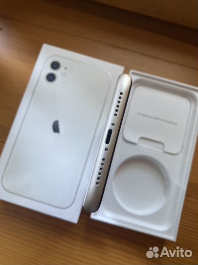 Телефон iPhone 11 64 гб