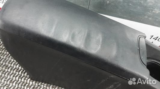 Подлокотник центральный toyota avensis T27 (DBG23I