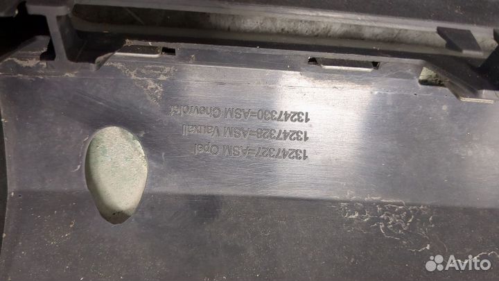 Решетка радиатора Opel Zafira B