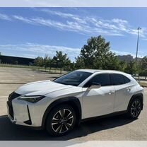 Lexus UX 2.0 CVT, 2019, 24 528 км, с пробегом, цена 3 100 000 руб.