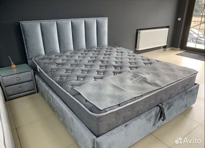 Мягкая двухспальная кровать