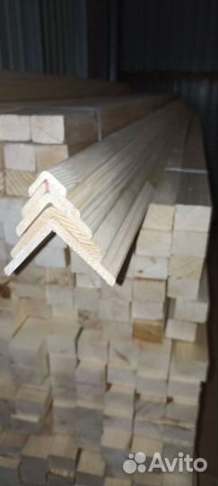 Уголок деревянный