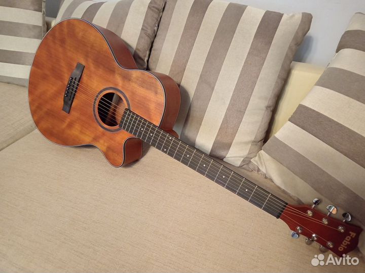 Акустическая гитара