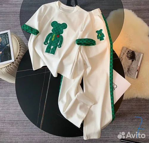 Женские костюмы kaws