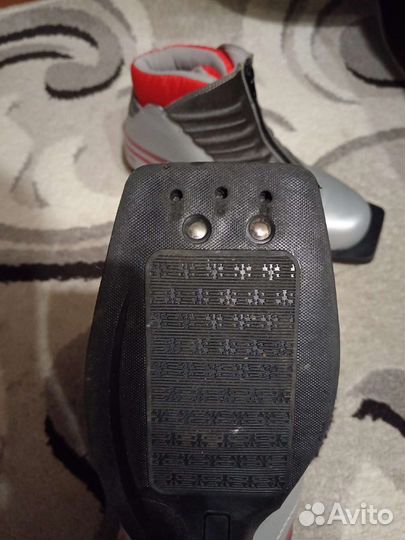 Лыжные ботинки