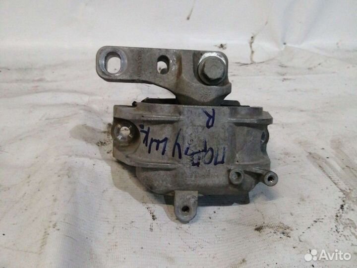 Подушка двигателя правая Skoda Superb 2