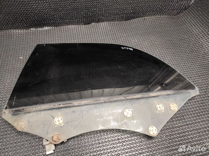 Стекло двери заднее левое Toyota Carina ED ST200