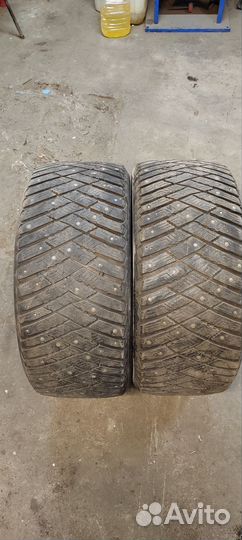 Goodyear UltraGrip 245/45 R17