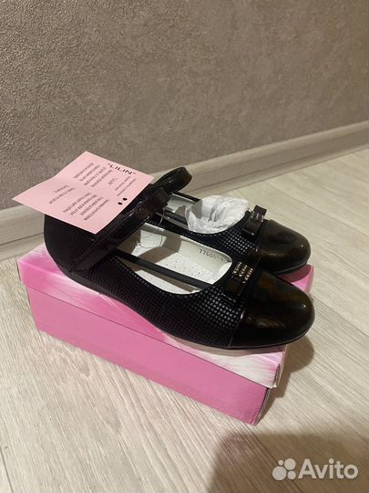 Туфли для девочки новые