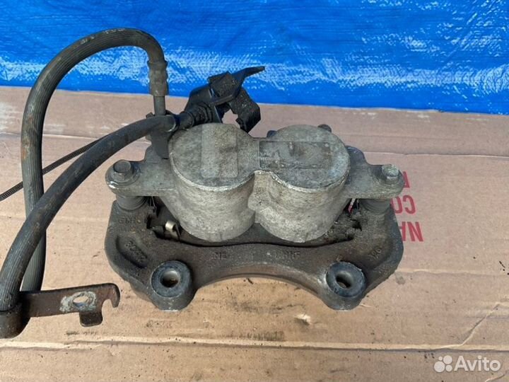 Суппорт передний левый Cadillac Cts 2G 3.6L VVT V6