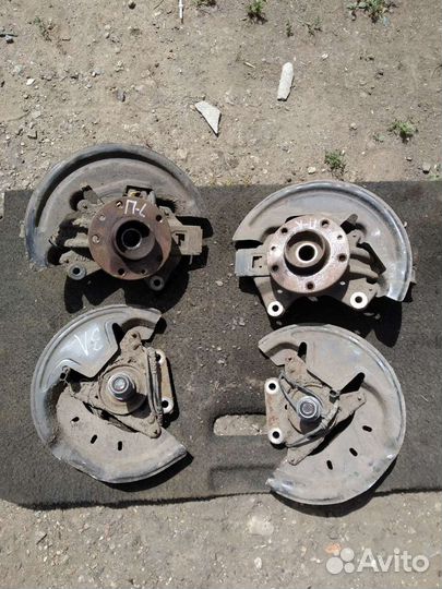 Передние ступицы Renault Fluence 2010 года